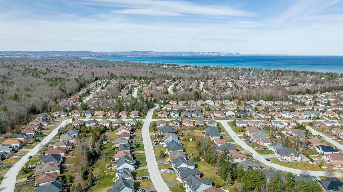http://listingtour.s3.amazonaws.com/12-cranberry-heights/12 Cranberry Heights AERIAL-113.jpg